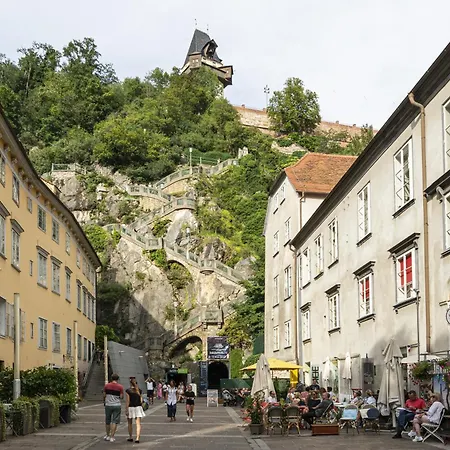 Dune By Hero-homes - Ruhige Und Zentrale Lage Im Historischen Zentrum Mit Lift & Self-check-in Graz